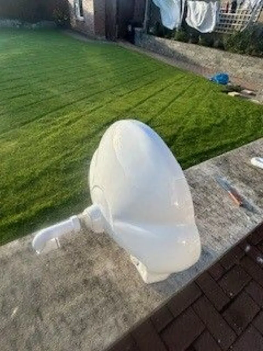 Wash Hand Basin + Pedestal (white) including taps - Image 3