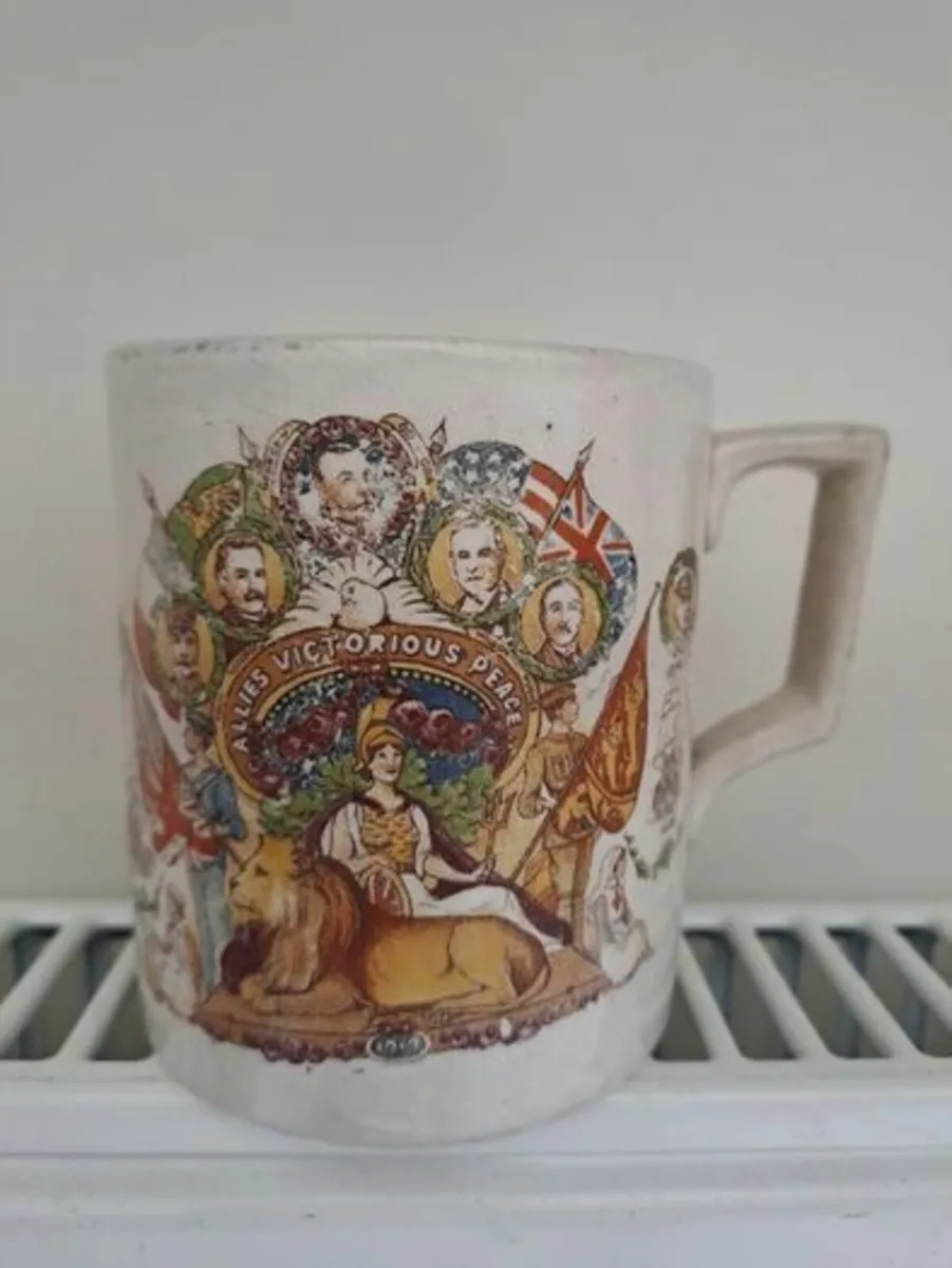 Commemorative mug 1919 end of WW1 - Image 1