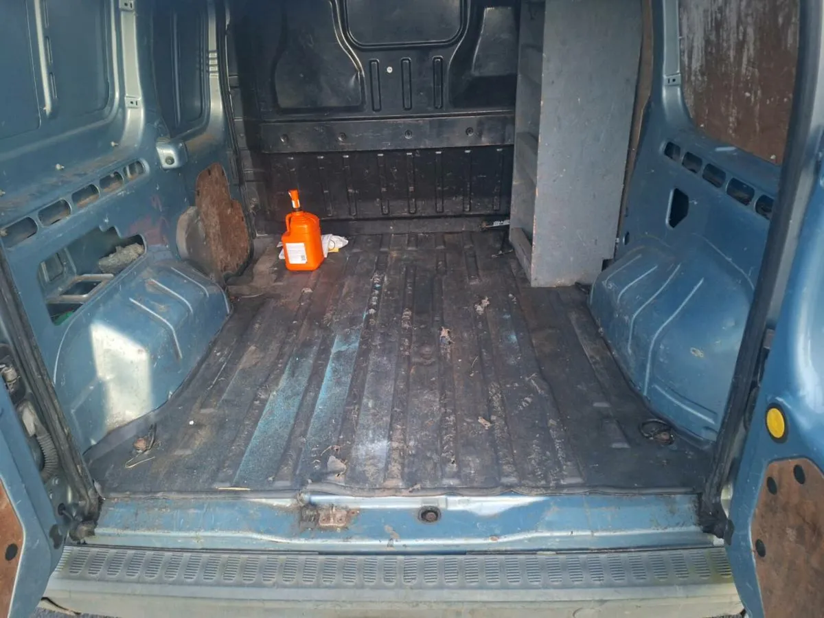 Ford Transit Connect - Image 4