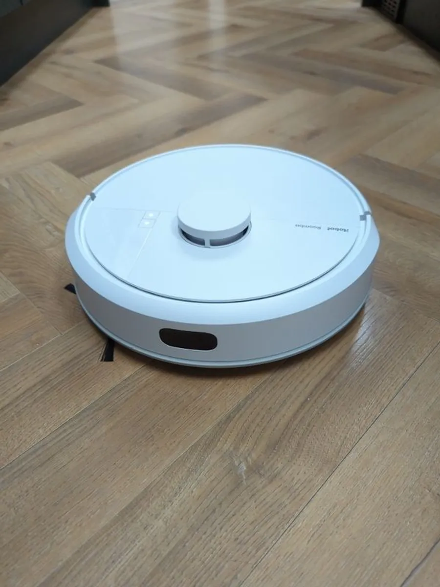 NEW Roomba Combo Robot Vacuum & Mop - Image 4