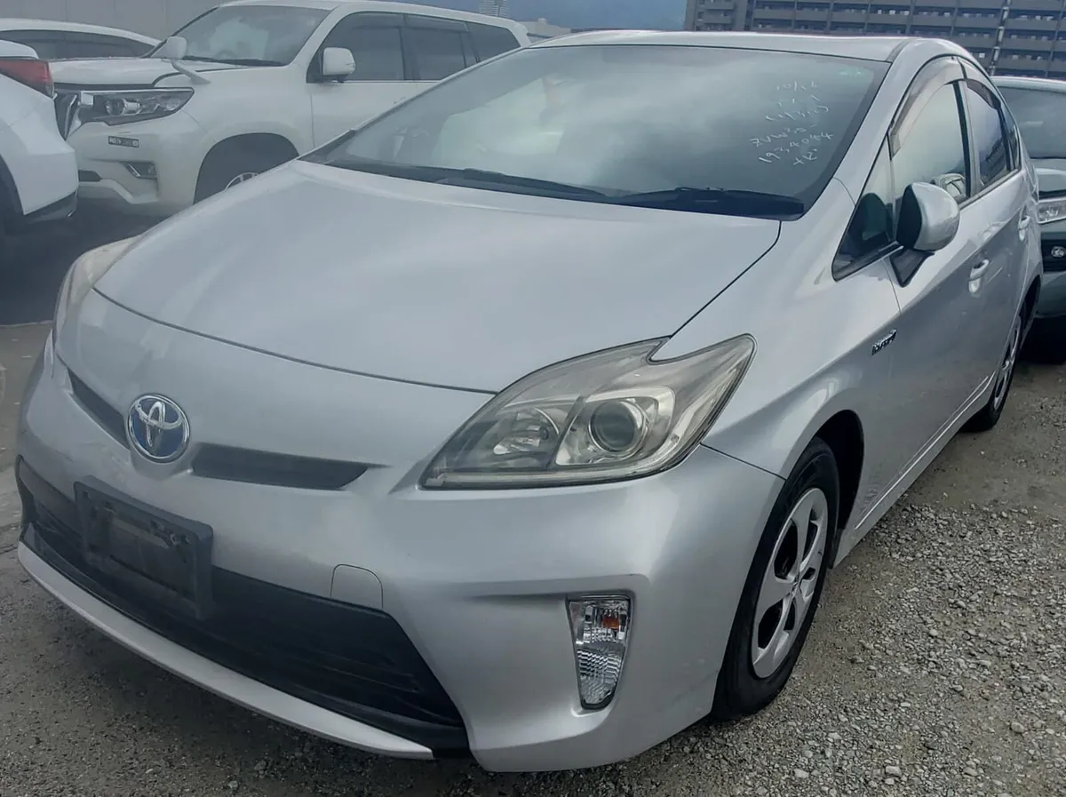 Toyota Prius 2015 - Image 2
