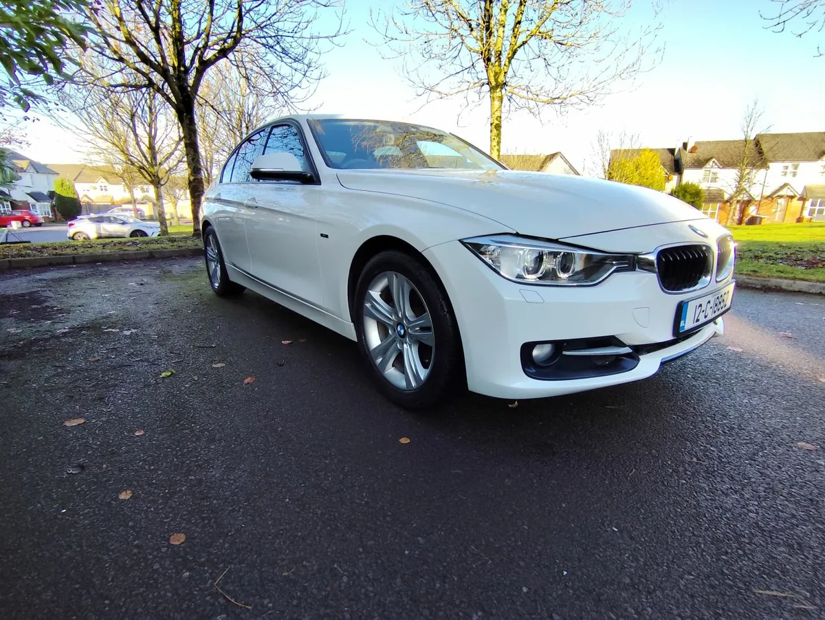 2012 BMW 320i Automatic! 1Owner! Only 23000 kms! - Image 3