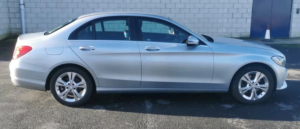 Mercedes-Benz C-Class 220D SE Executive 4D 2017 - Image 3