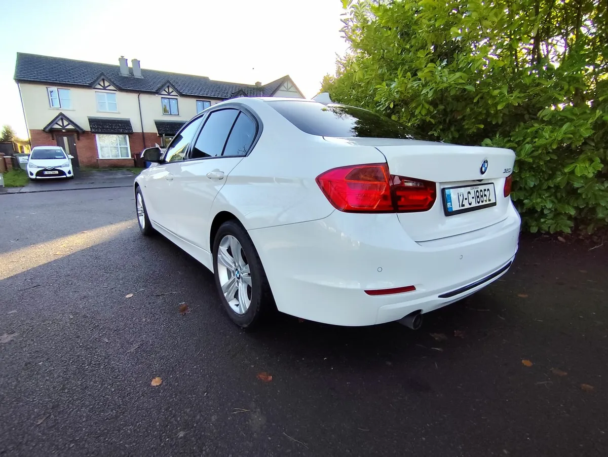 2012 BMW 320i Automatic! 1Owner! Only 23000 kms! - Image 4