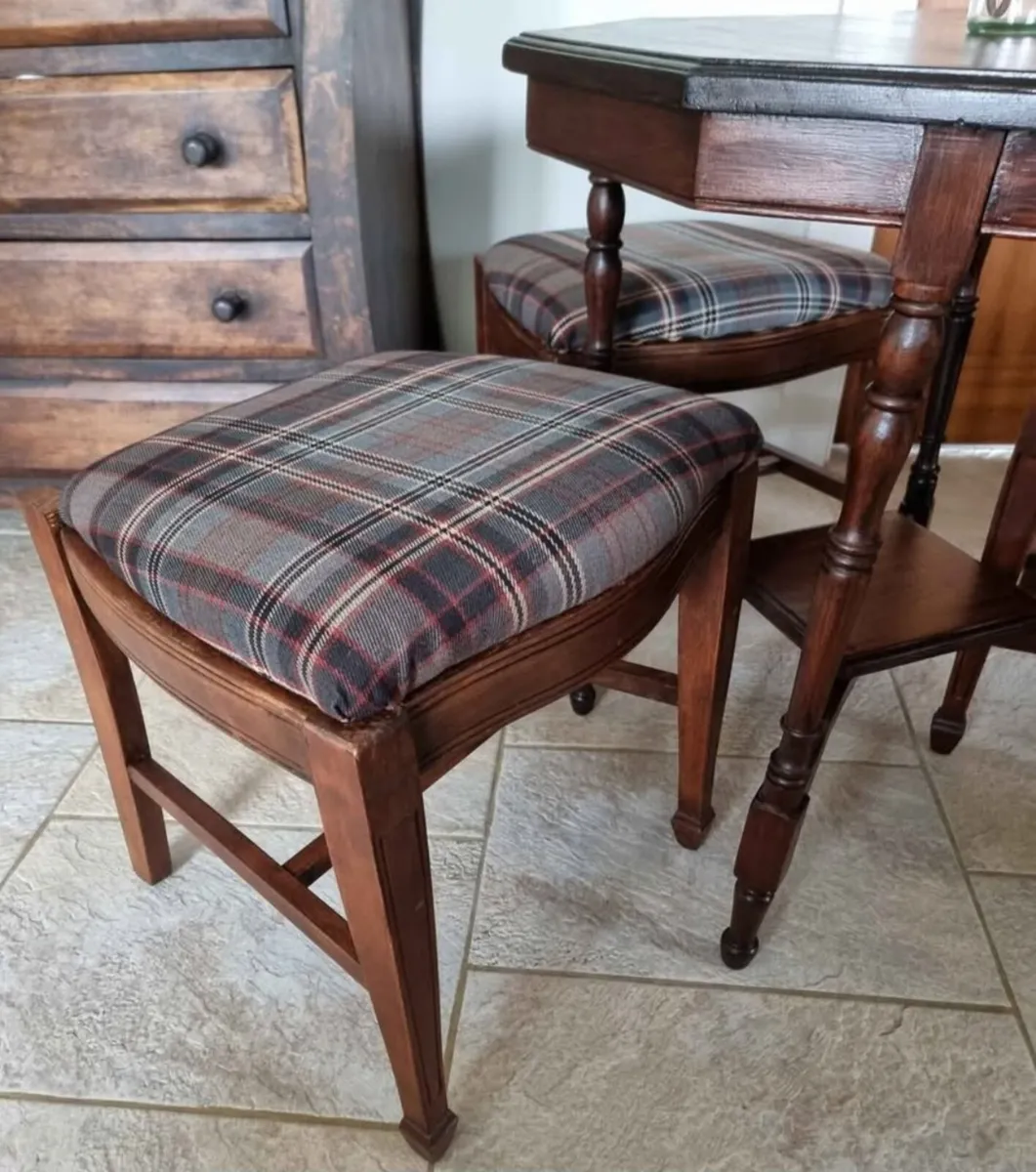 Antique Table & 3 Stools...€175 - Image 2