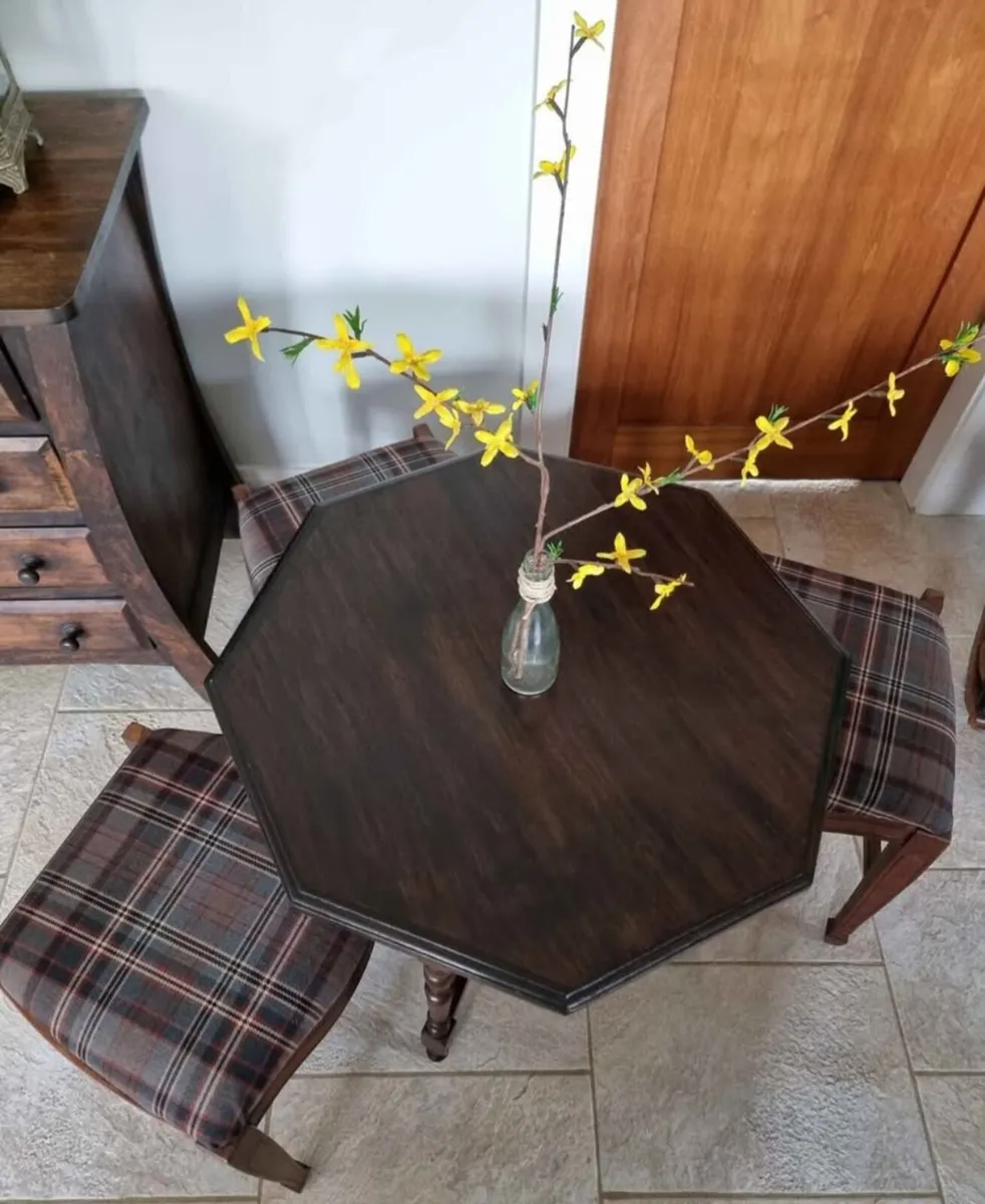 Antique Table & 3 Stools...€175 - Image 4