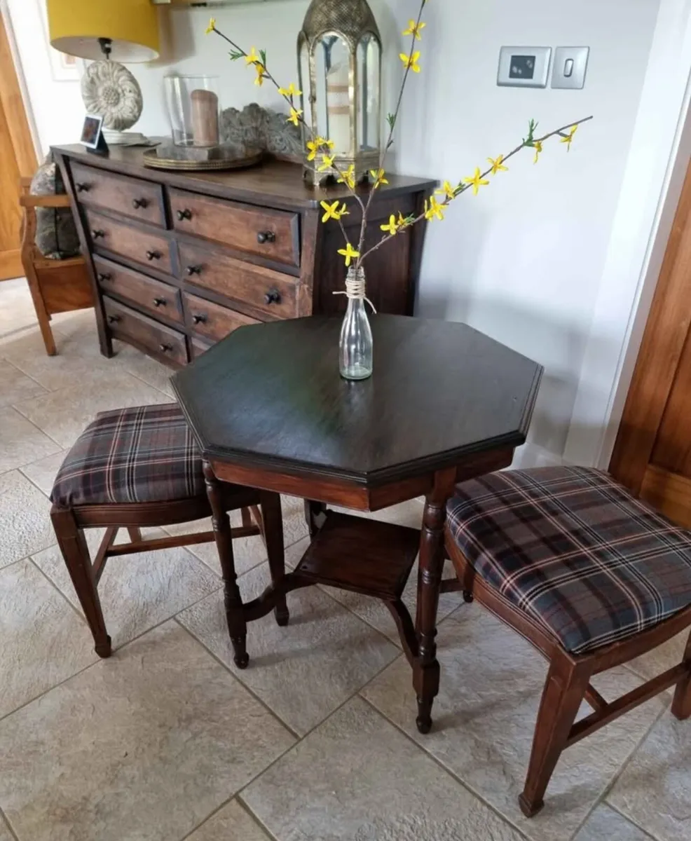 Antique Table & 3 Stools...€175 - Image 1