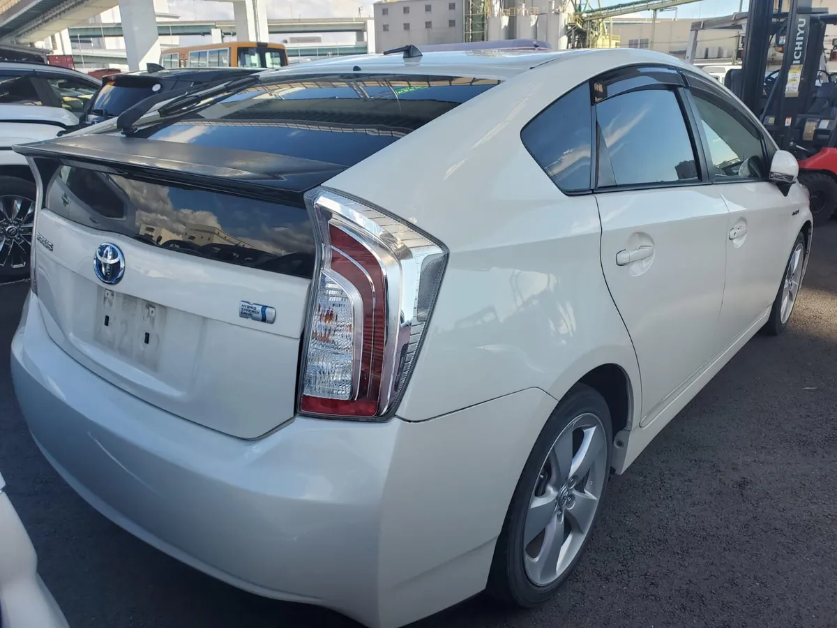 Toyota Prius 2014 - Image 4
