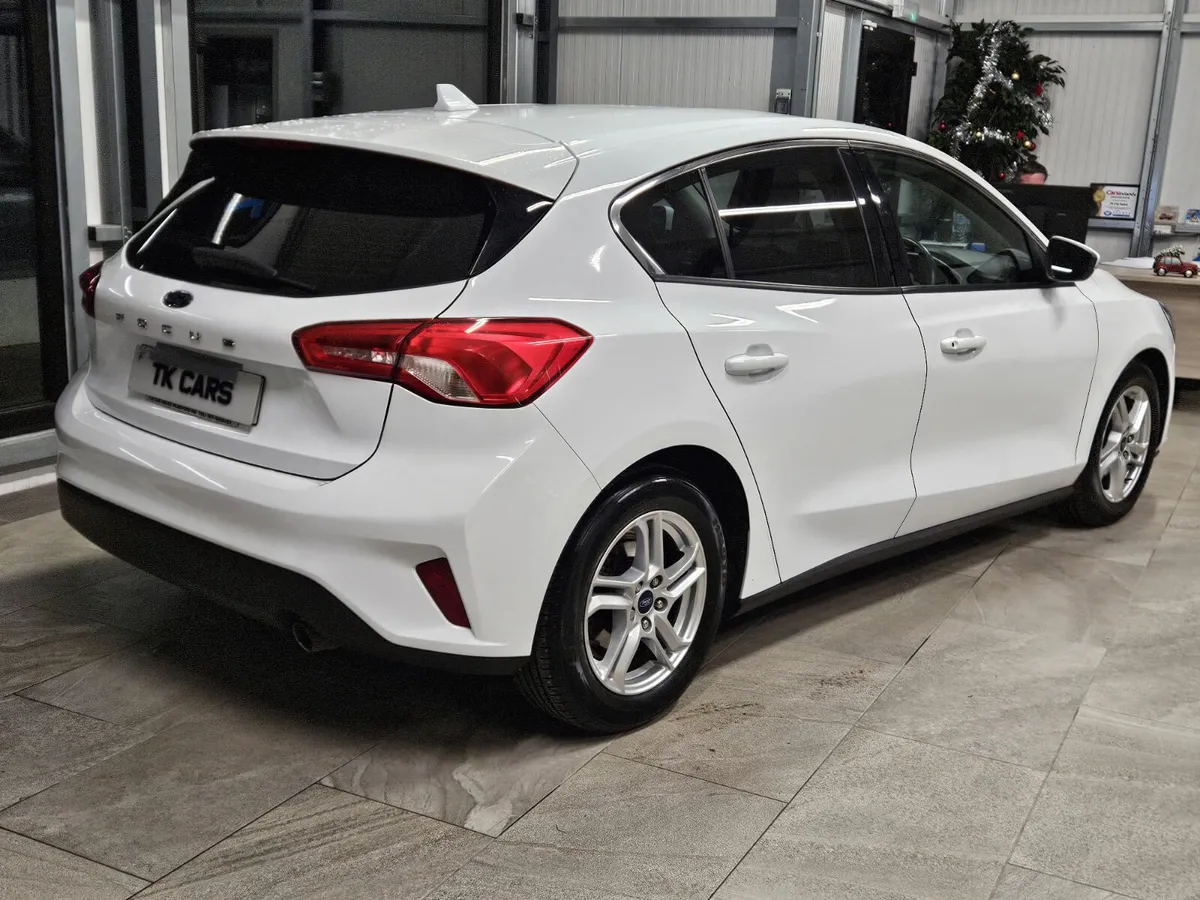 18 FORD FOCUS ZETEC PETROL - Image 3