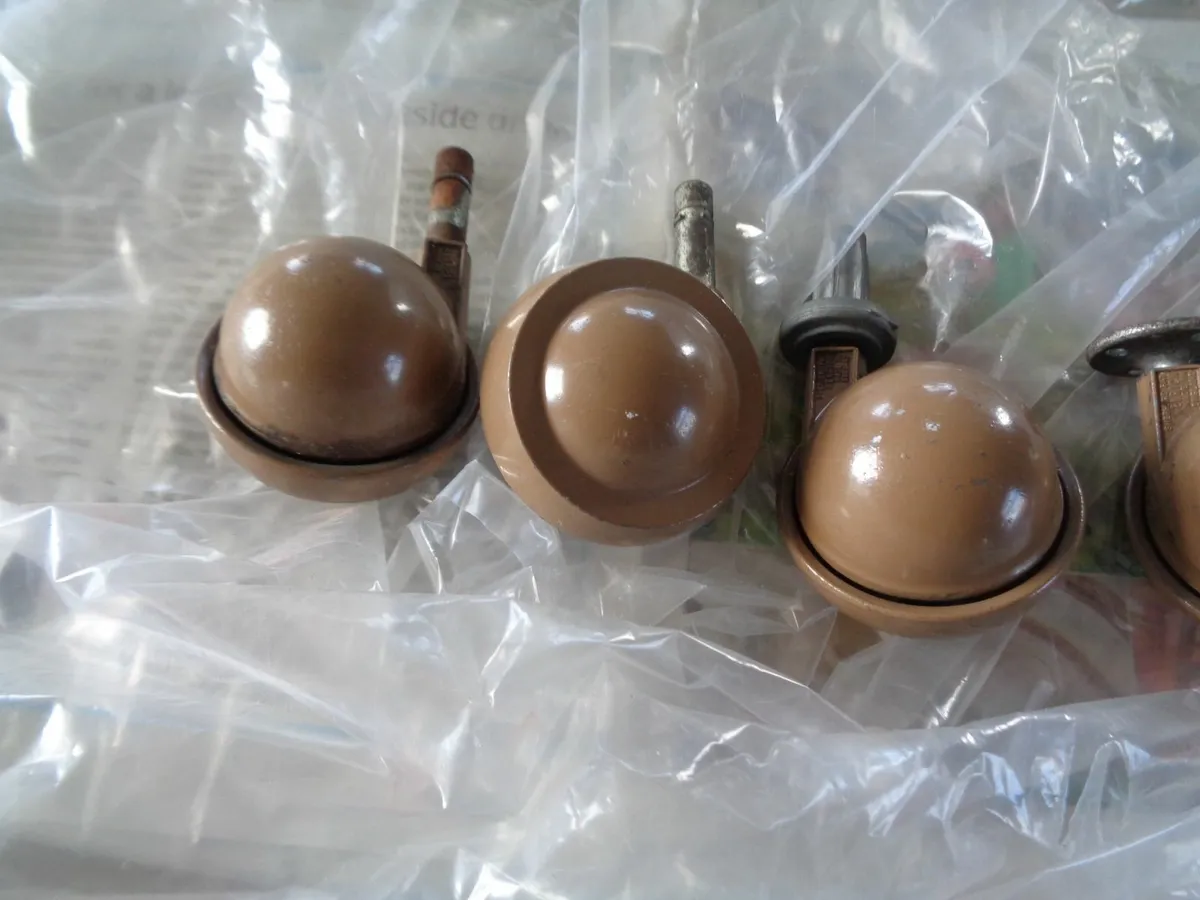 Castors x 6 for Sale - Image 4