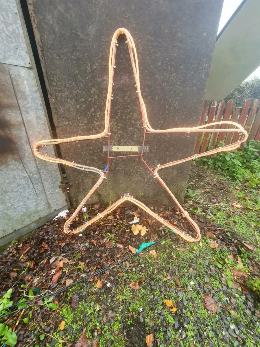 Christmas OUTDOOR DISPLAYS - Image 4