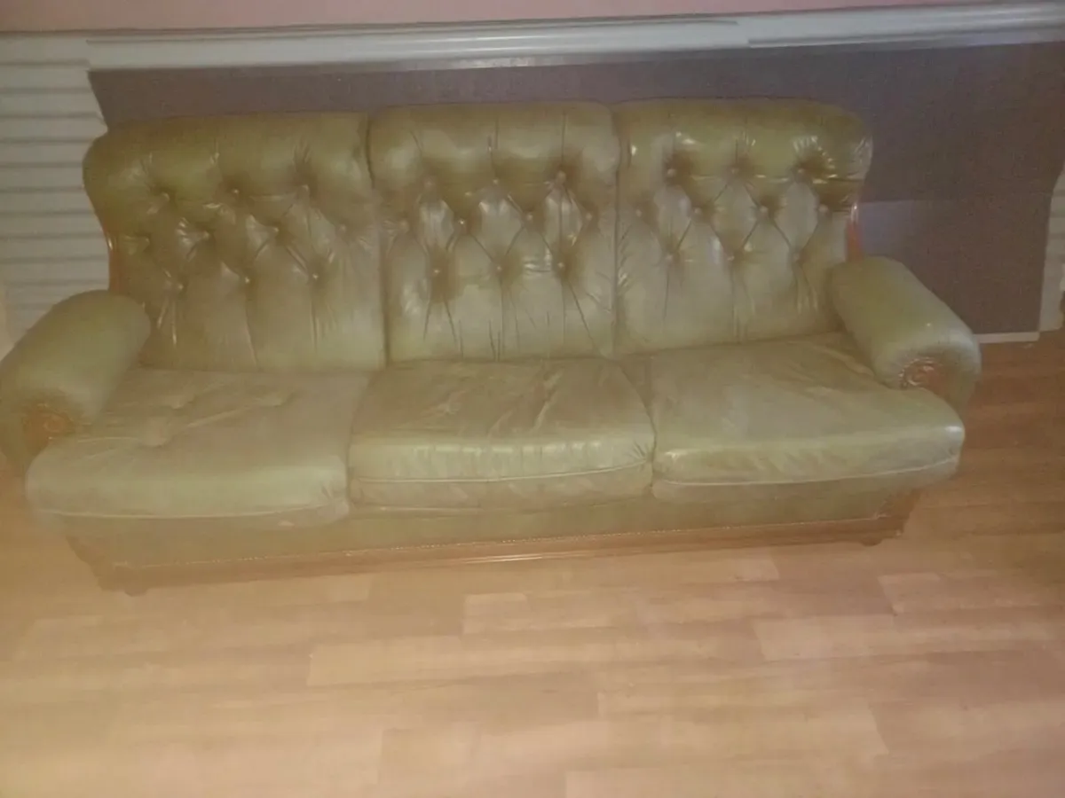 3-1-1 seater couch Free - Image 1