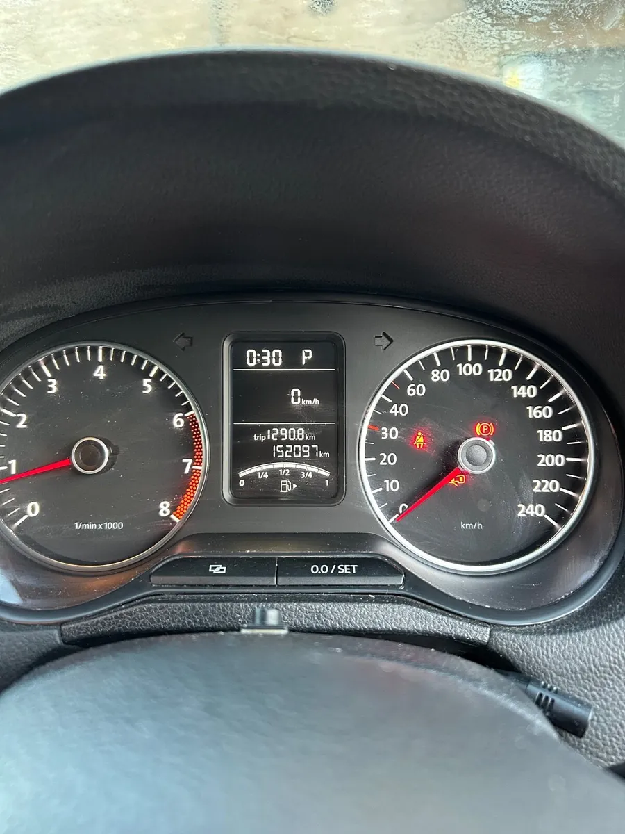 Automatic Volkswagen Polo 2012 - Image 2