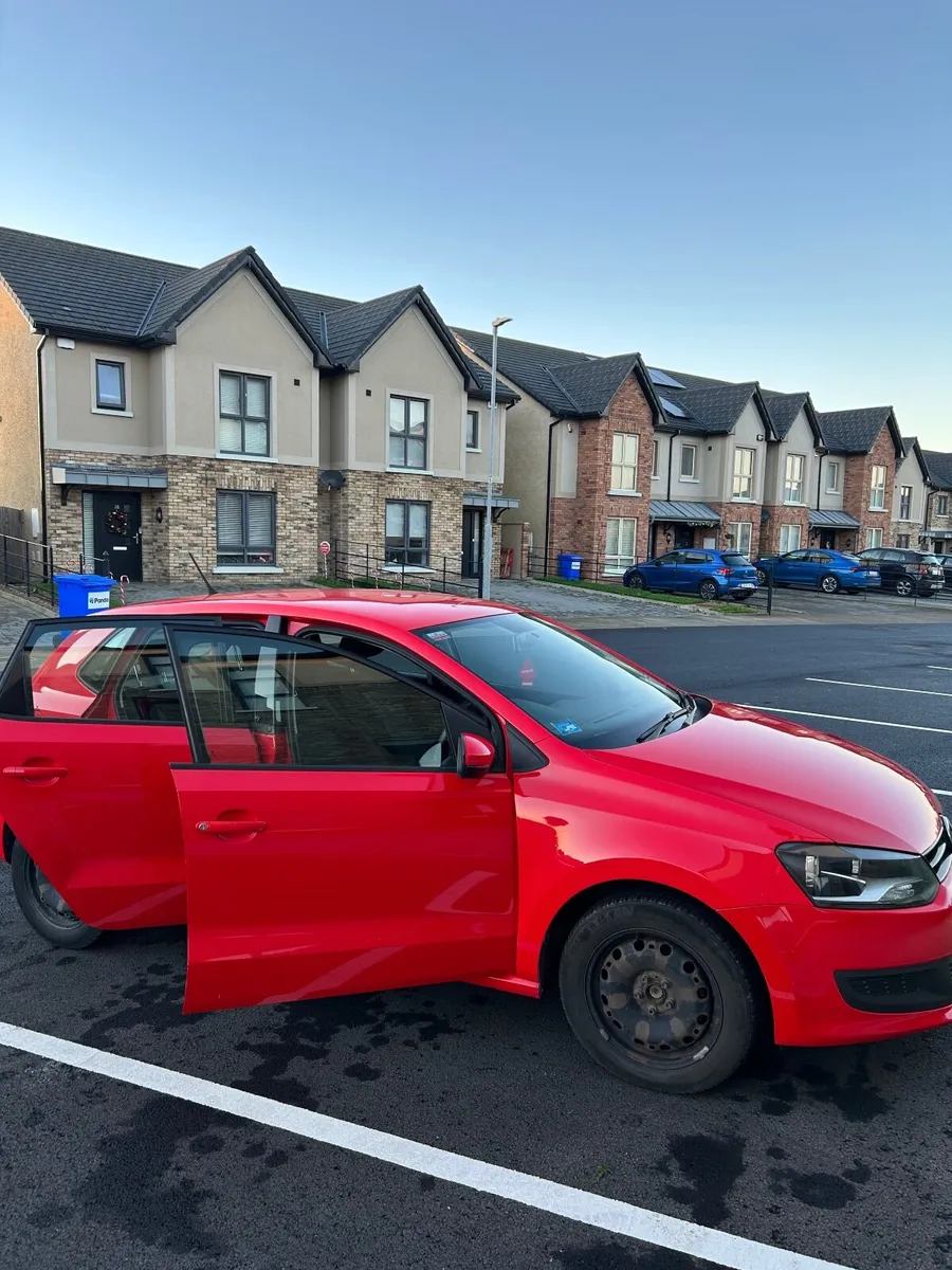 Automatic Volkswagen Polo 2012 - Image 3