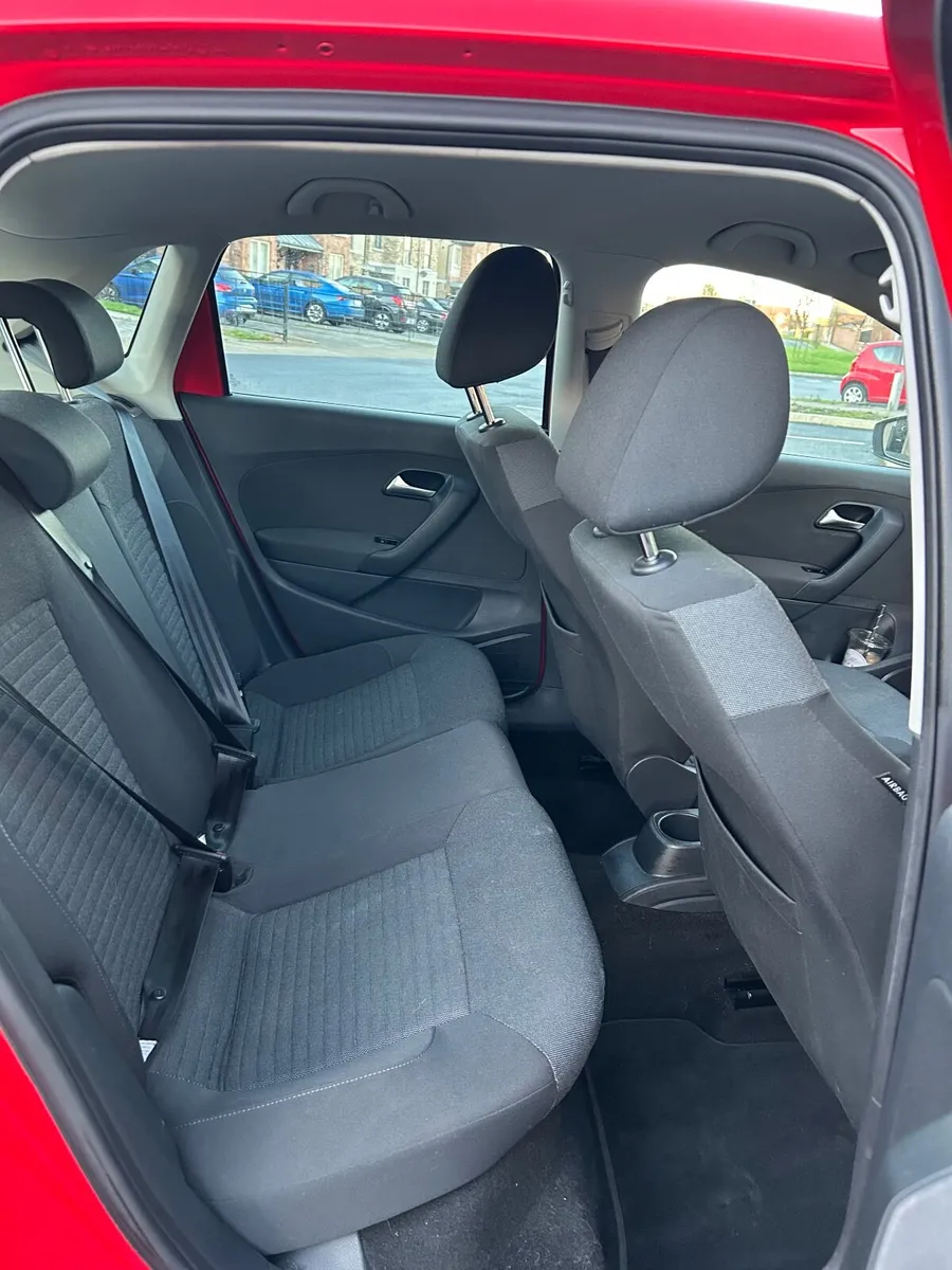 Automatic Volkswagen Polo 2012 - Image 4