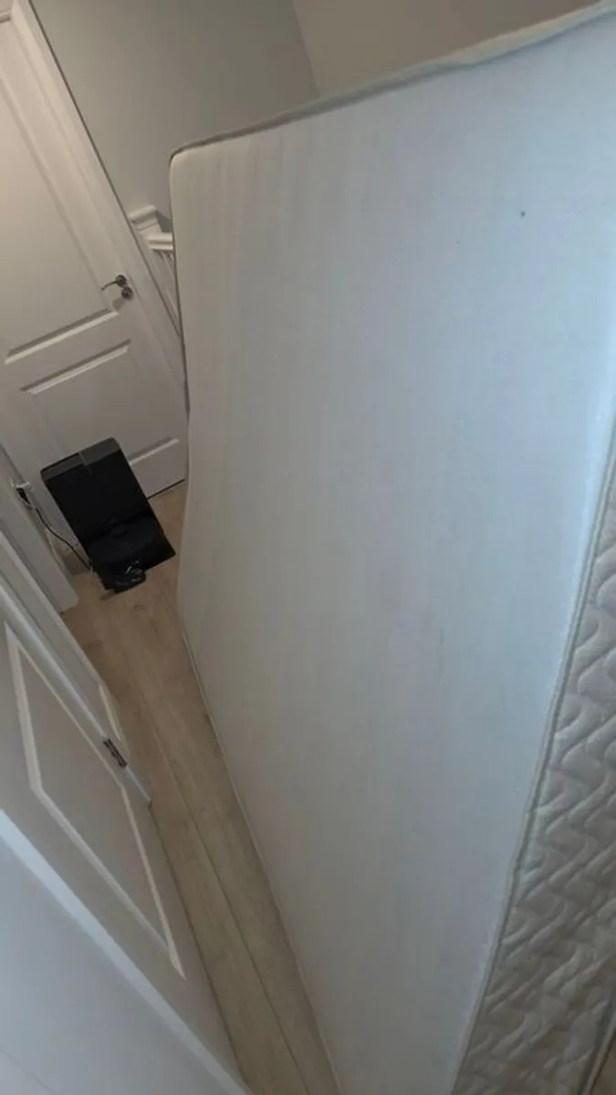 King-Size Respa Mattress, Excellent Condition - Image 2