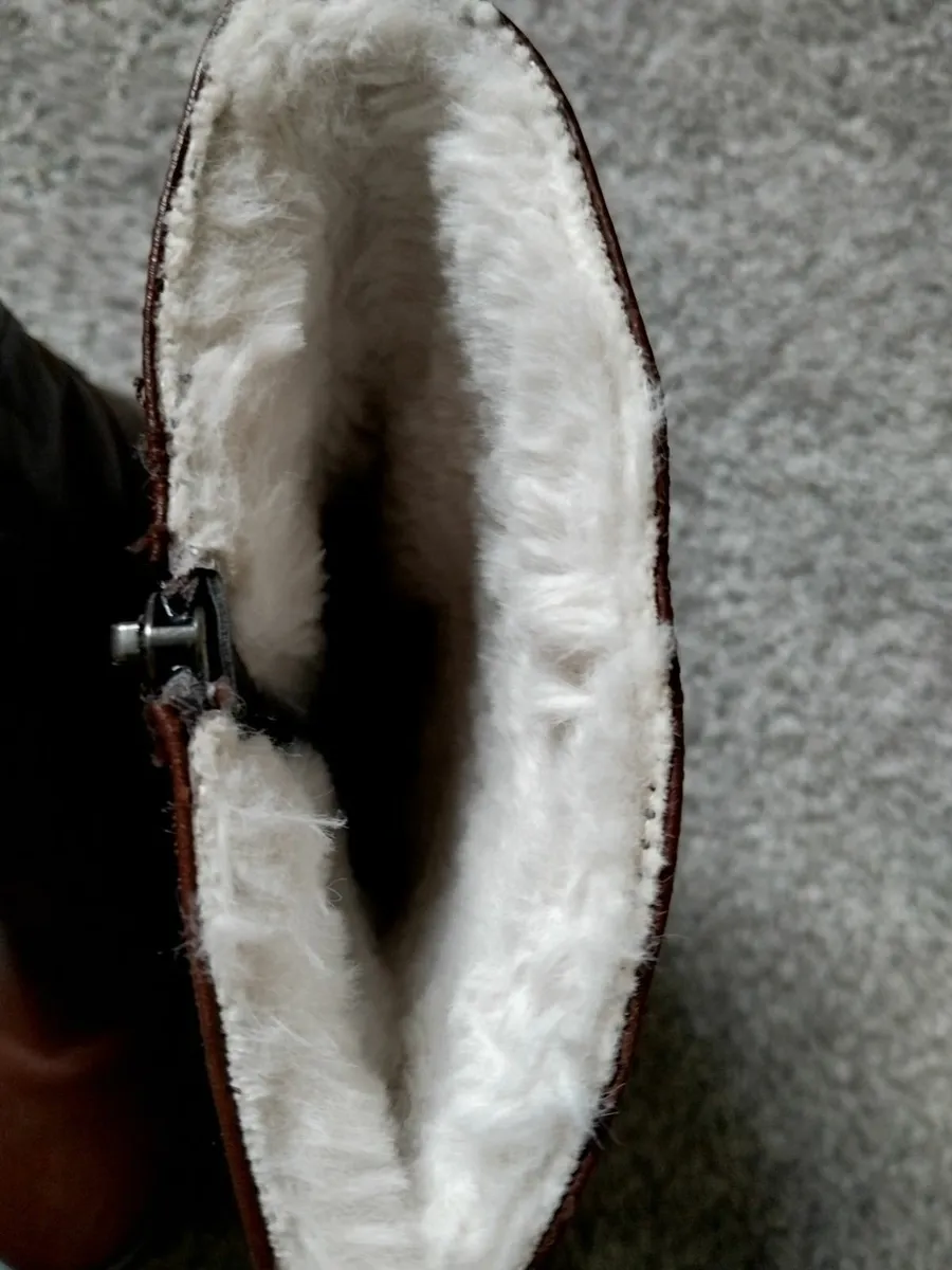 Girls Brown Boots. UK 1 - Image 2