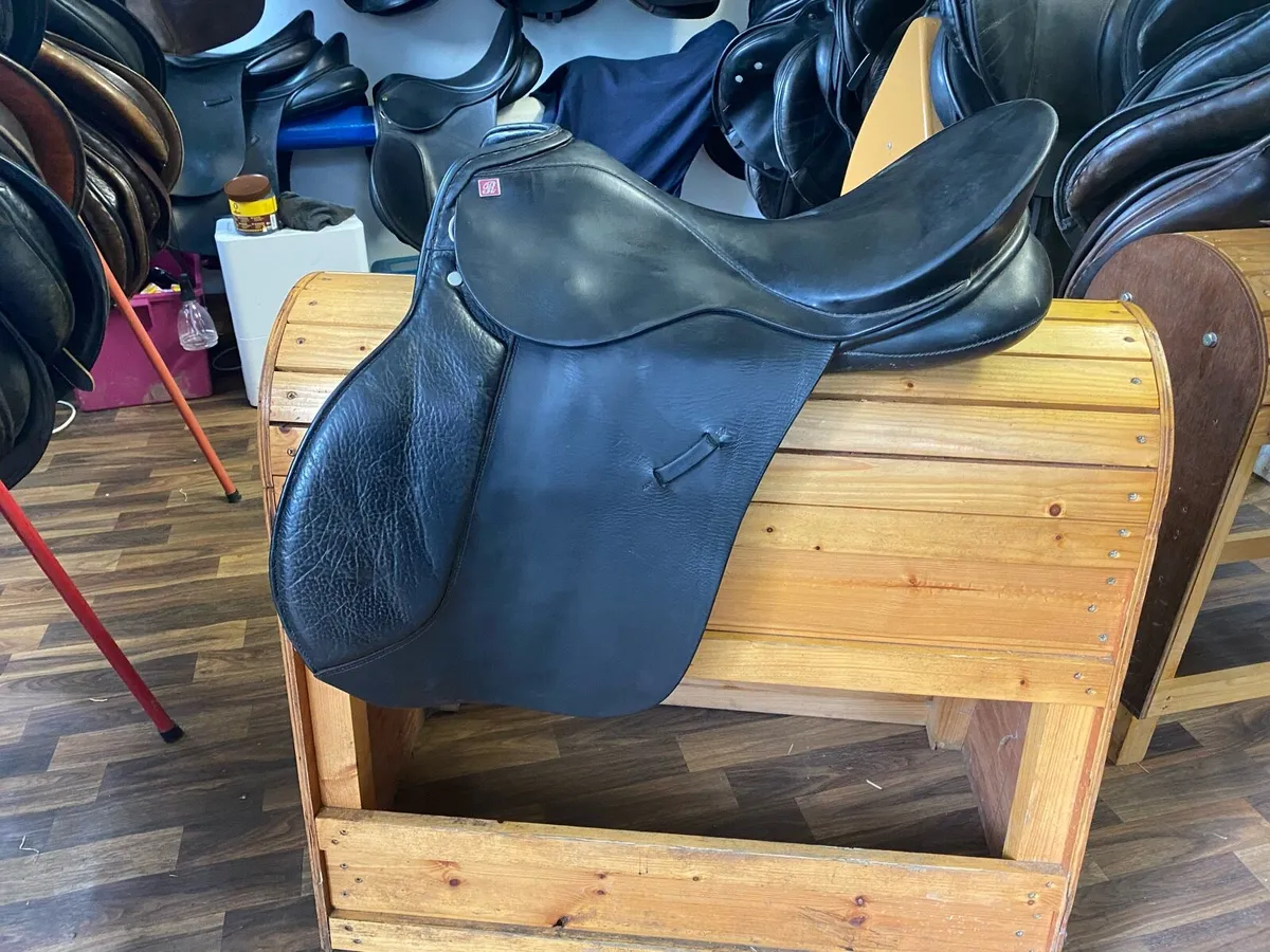 18” Rossner black Leather saddle - Image 3