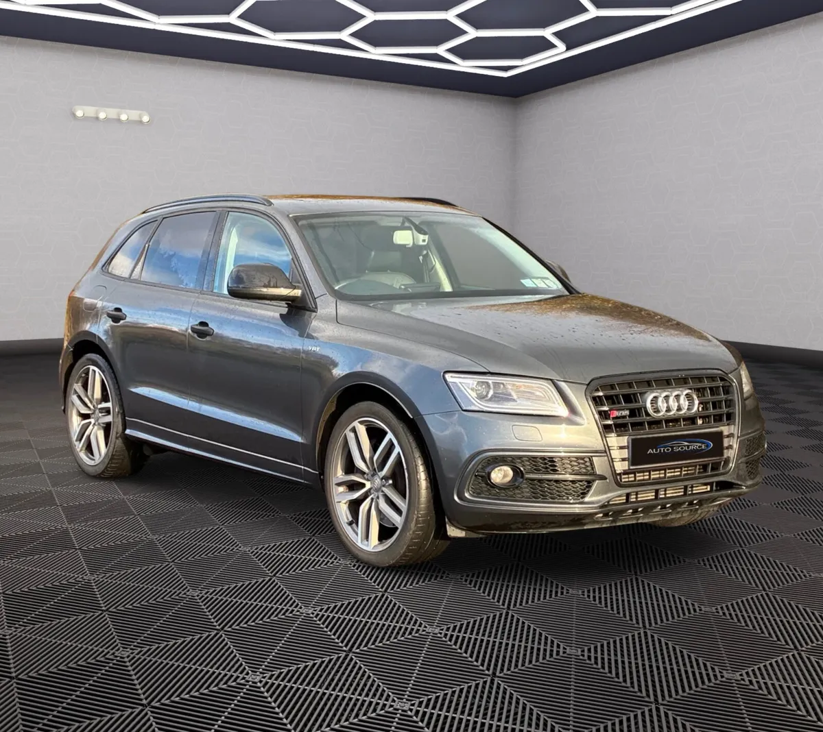 Immaculate Audi SQ5 3.0L QUATTRO *NCT  05-26* - Image 2