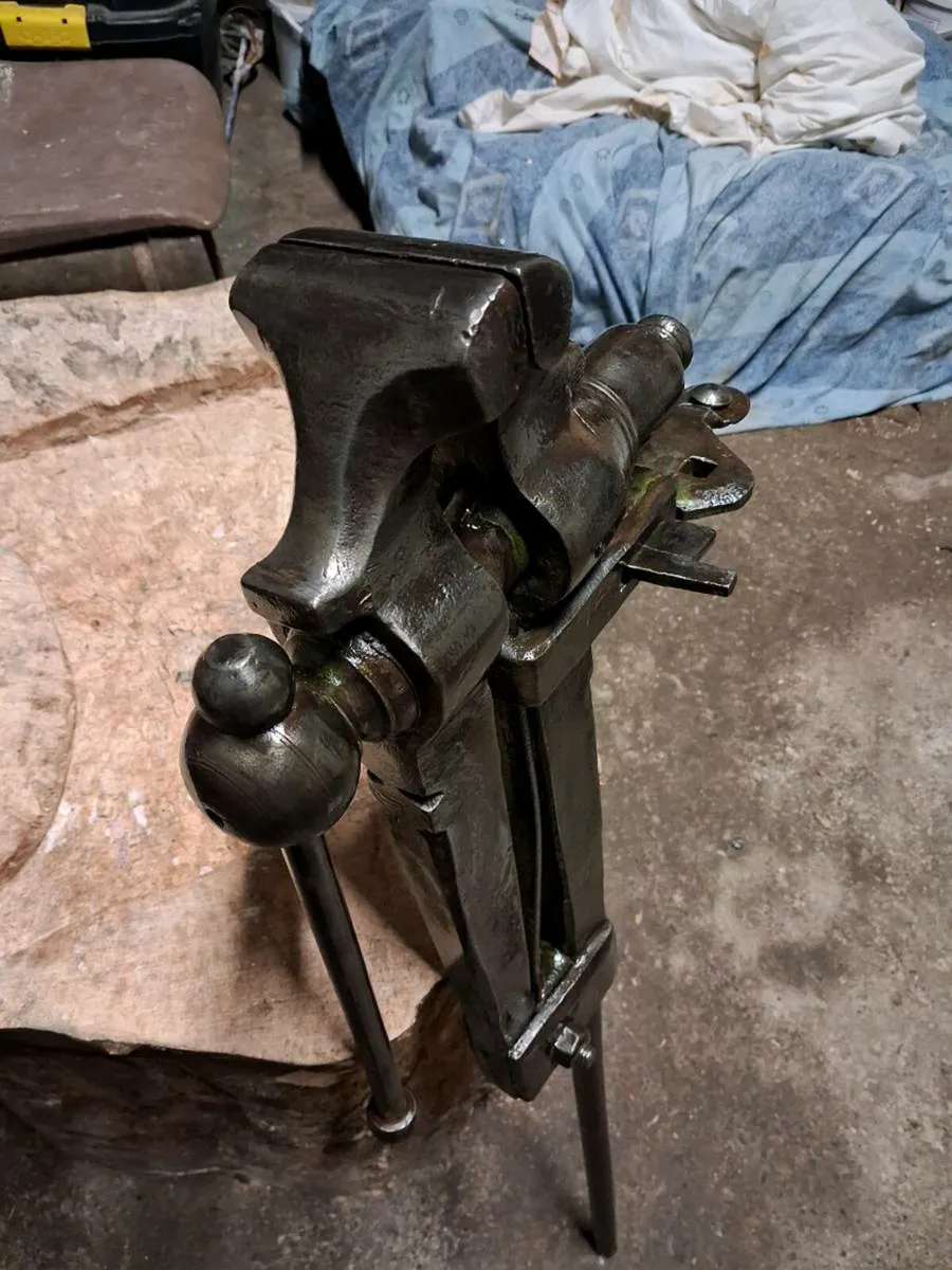 Blacksmiths Leg Vice - Image 2