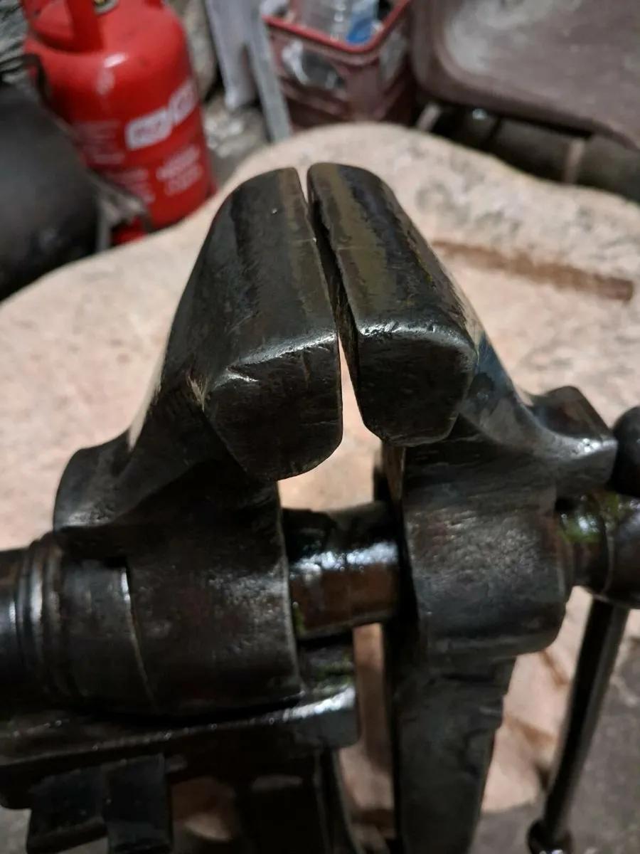Blacksmiths Leg Vice - Image 3
