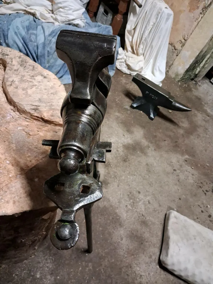 Blacksmiths Leg Vice - Image 4