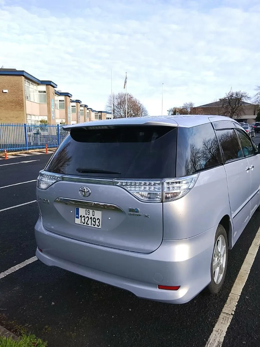 Toyota Estima HYBRID - Image 4