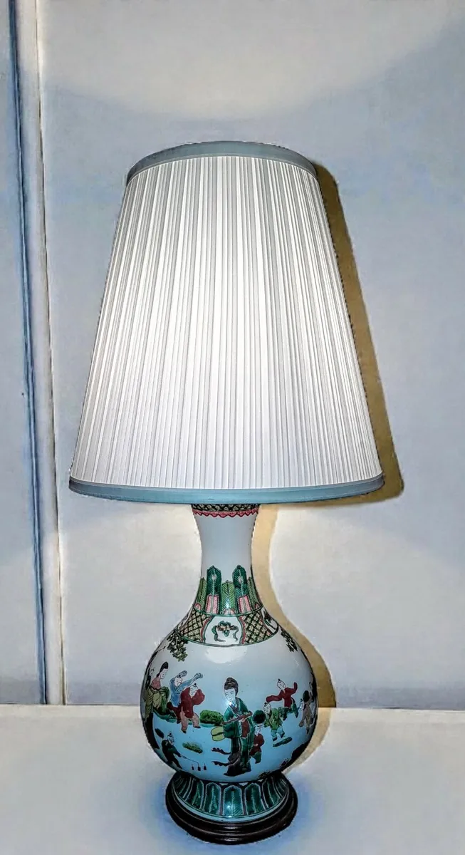 Large Chinese garlic head lhand painted amp - Image 1