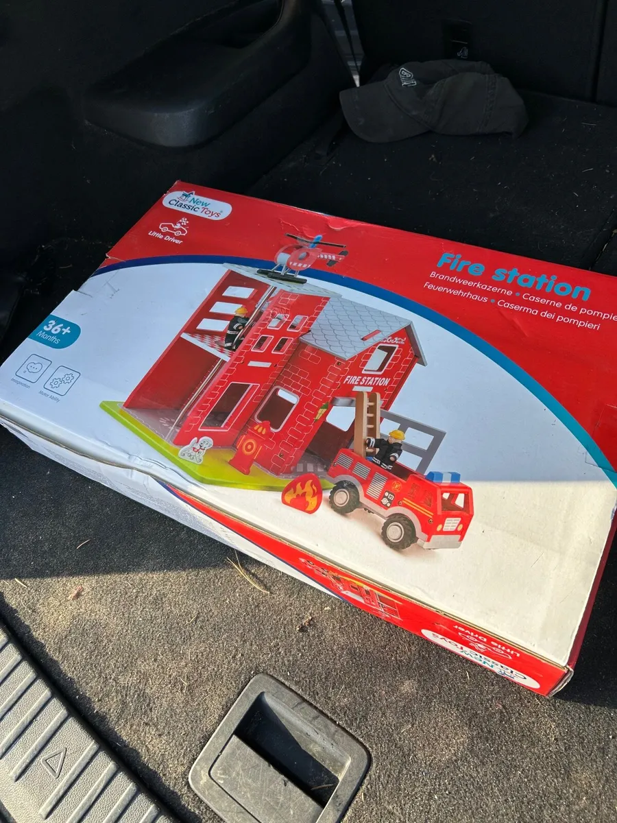 Toy wooden Firestation brand new - Image 2