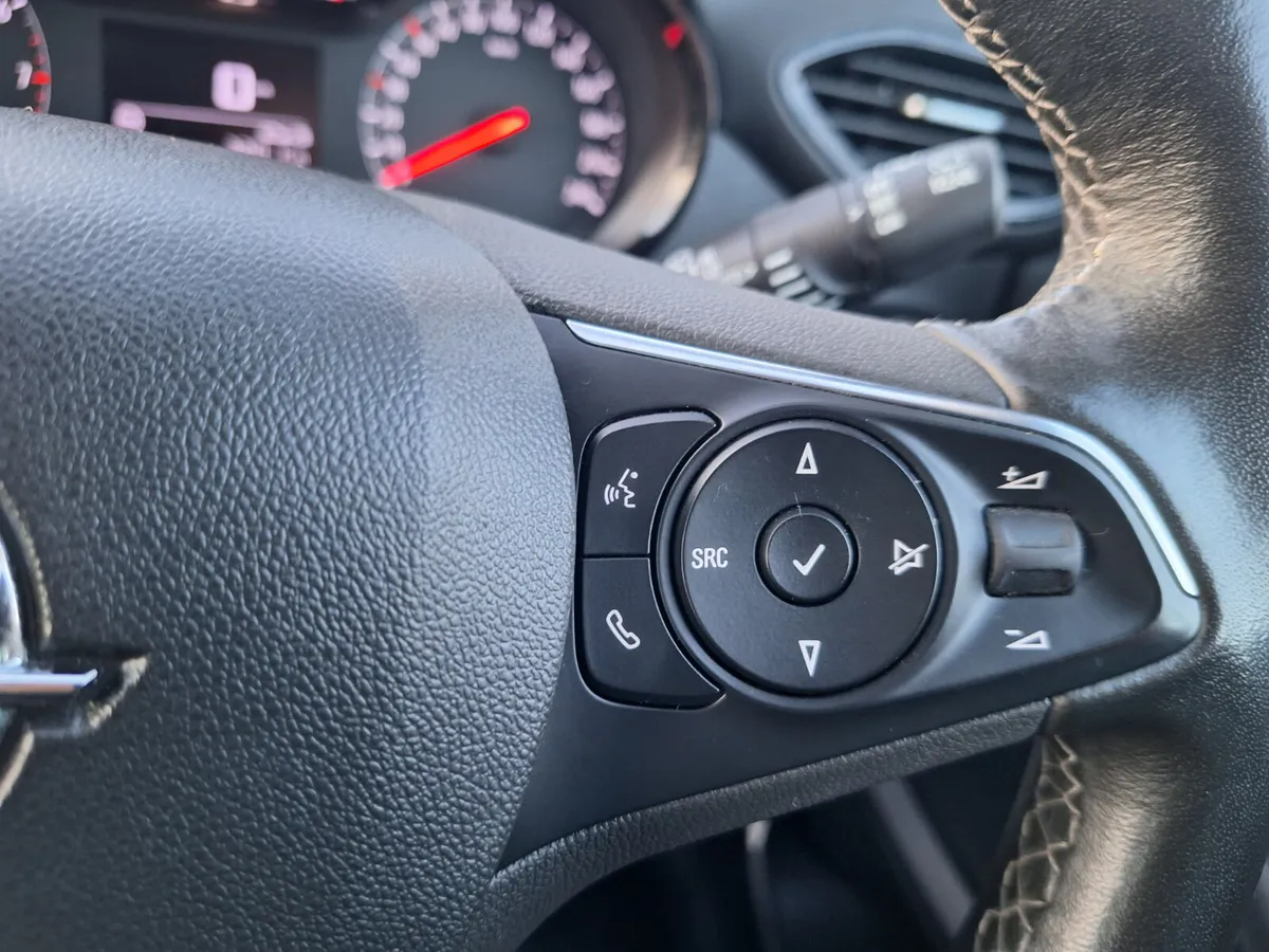 Opel Crossland 1.5 Diesel *Immaculate/App Connect - Image 3