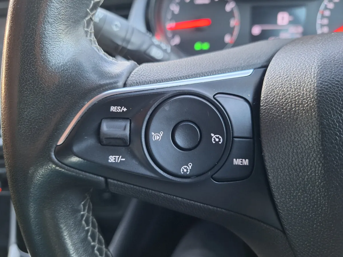 Opel Crossland 1.5 Diesel *Immaculate/App Connect - Image 2