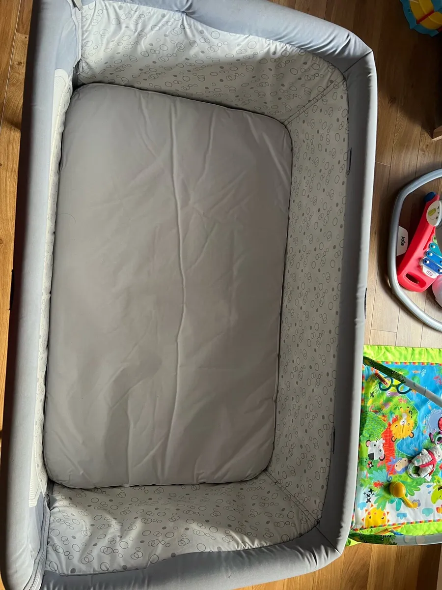 Chicco next to me - Image 2