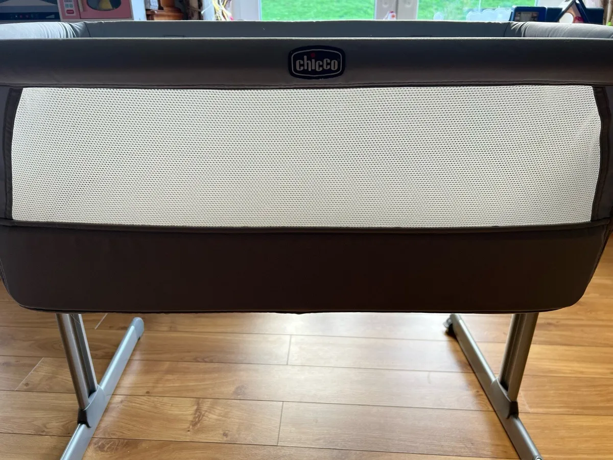 Chicco next to me - Image 1