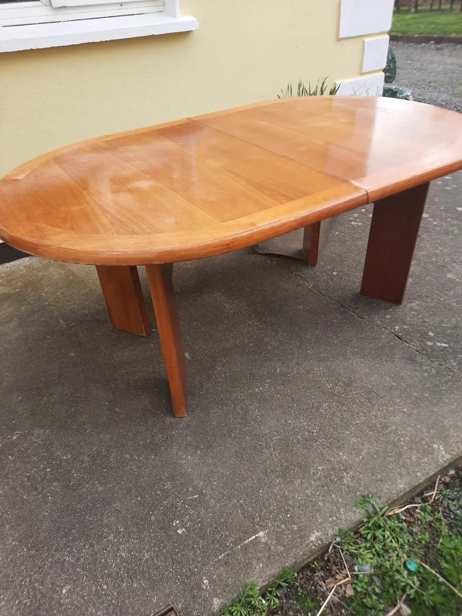 Office table - Image 1