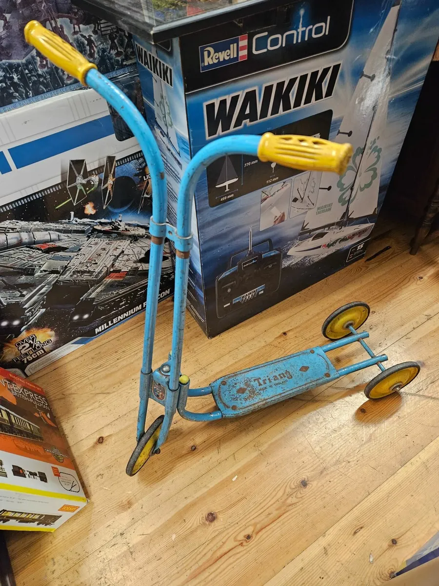 Vintage Triang Pressed Steel Scooter - Image 2
