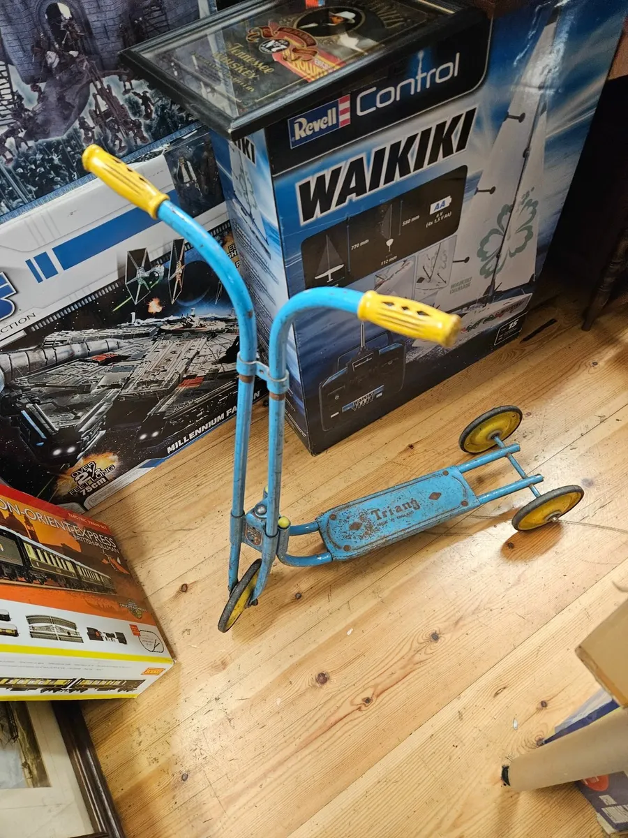 Vintage Triang Pressed Steel Scooter - Image 3