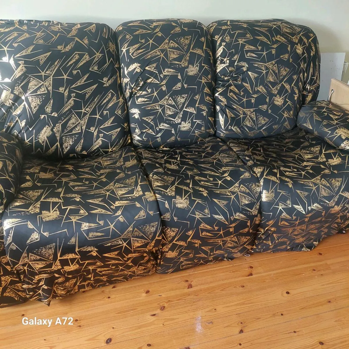 3 seater leather couch and 2 armchairs - Image 1