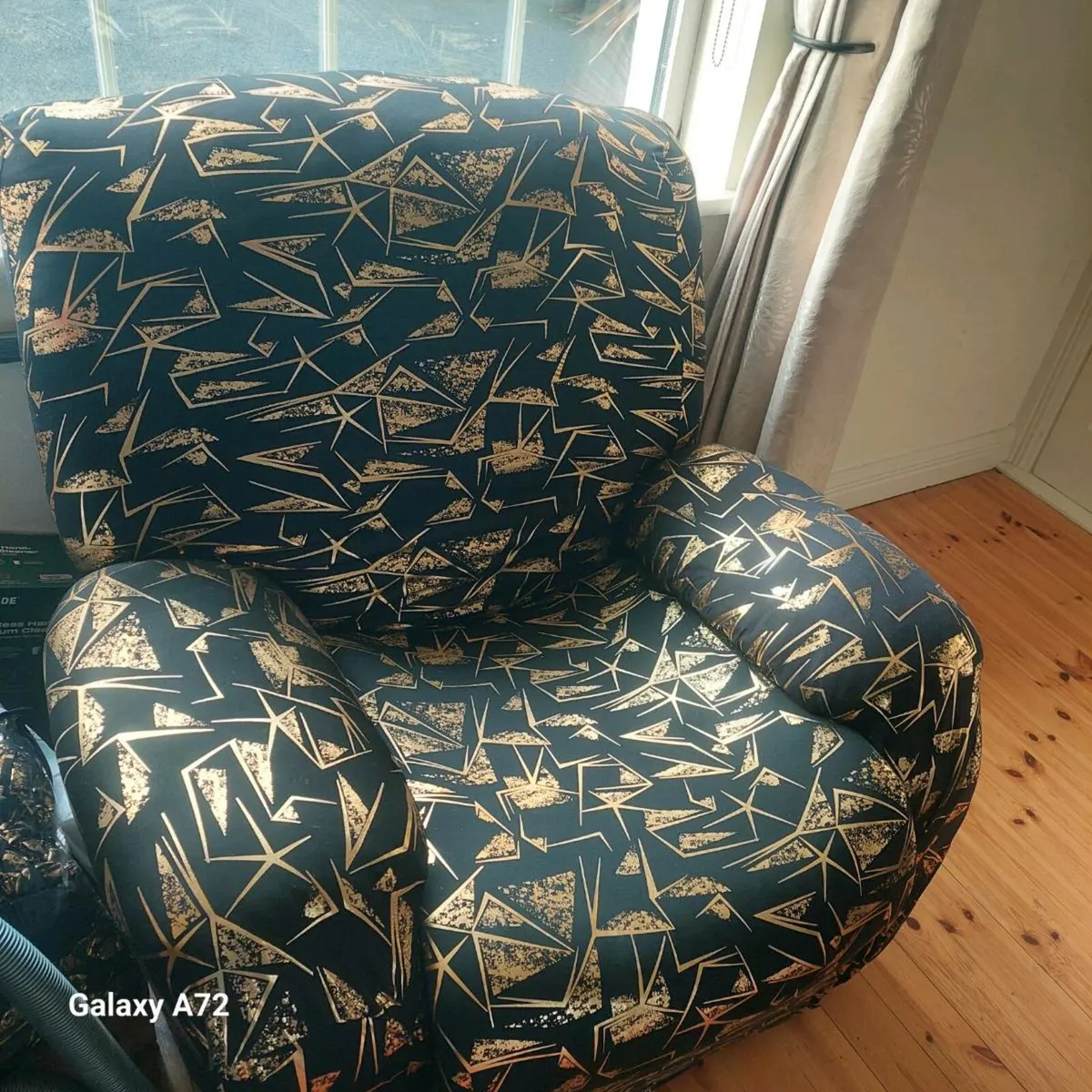 3 seater leather couch and 2 armchairs - Image 3