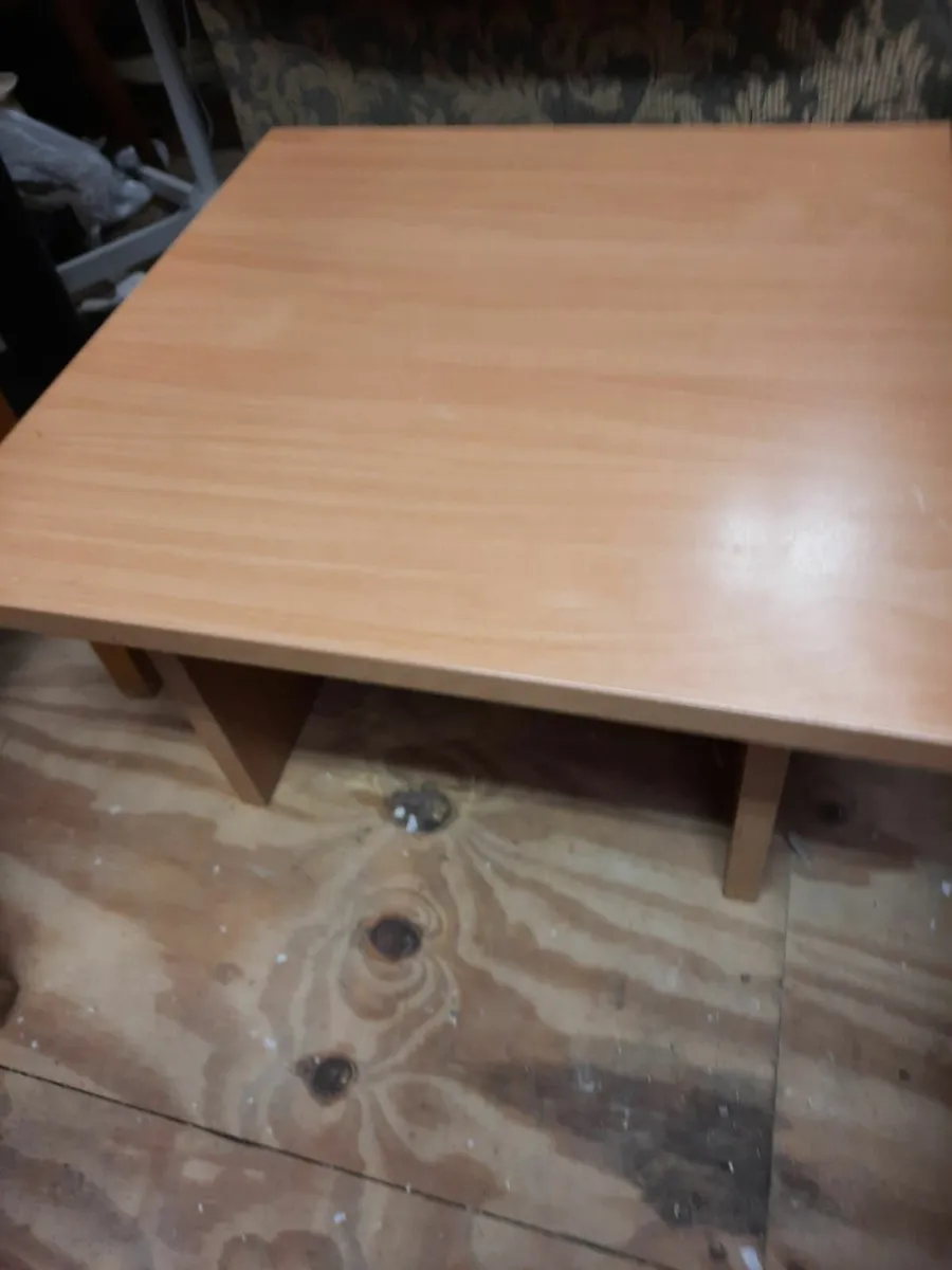 Office table - Image 1