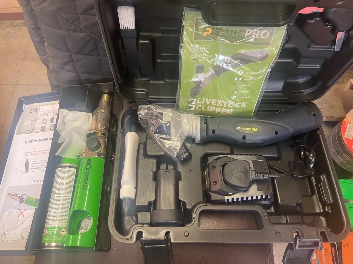 Cattle /sheep Clippers and calf dehorner - Image 1