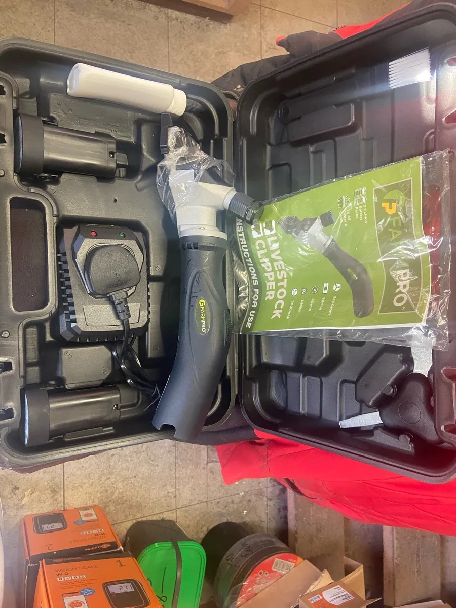 Cattle /sheep Clippers and calf dehorner - Image 2