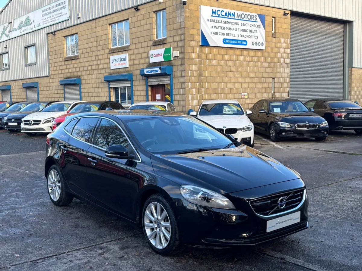 2016 VOLVO V40 1.5 T3 AUTO 5DR FULLYLOADED - Image 1