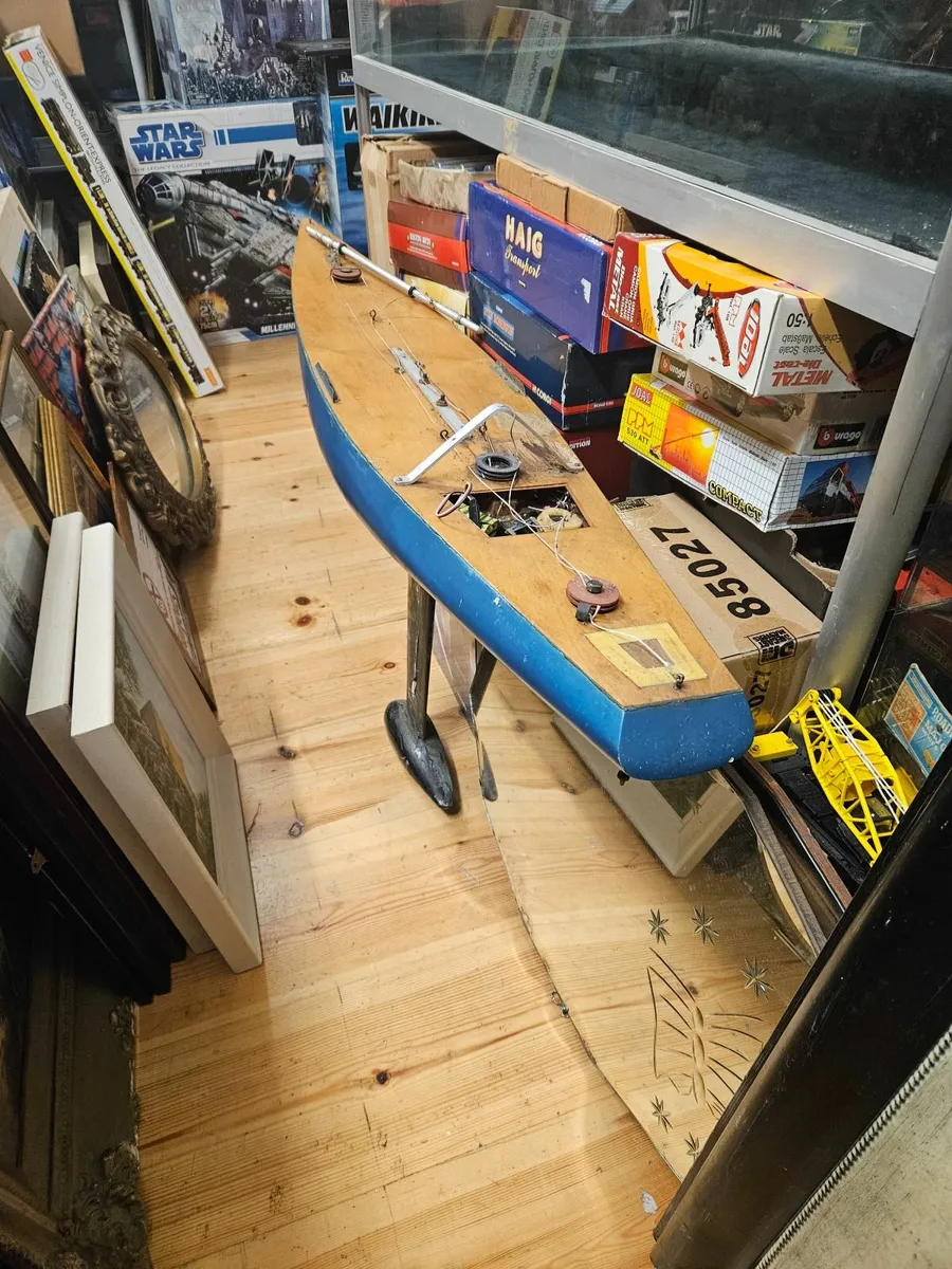 Large RC Yacht - Image 4