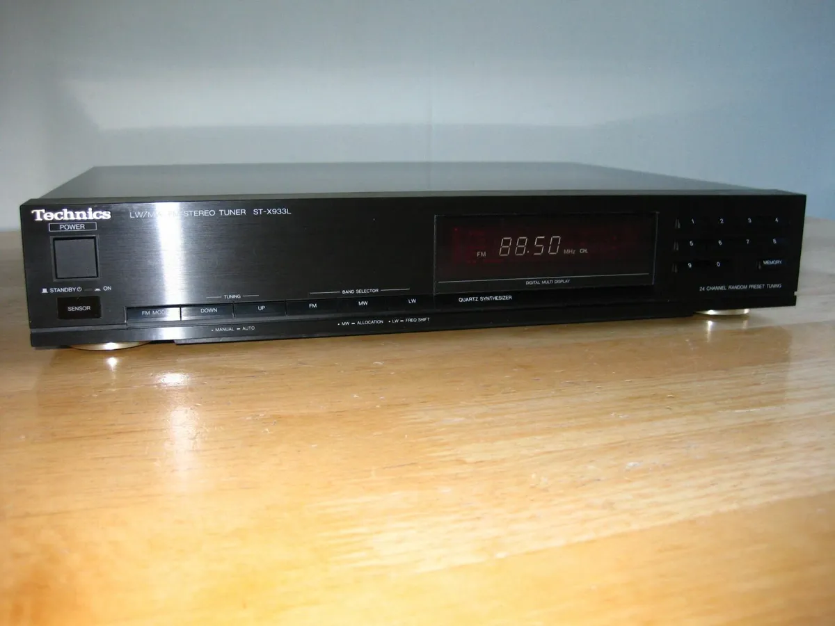 Technics ST-X933L Stereo Radio Tuner - Japan. - Image 1
