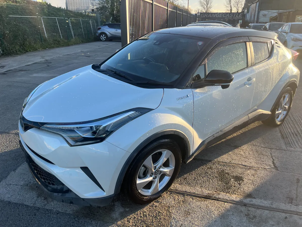 TOYOTA C-HR 2018, 1.8 HYBRID AUTO LOW KMS - Image 3