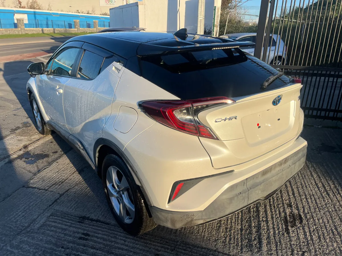 TOYOTA C-HR 2018, 1.8 HYBRID AUTO LOW KMS - Image 4