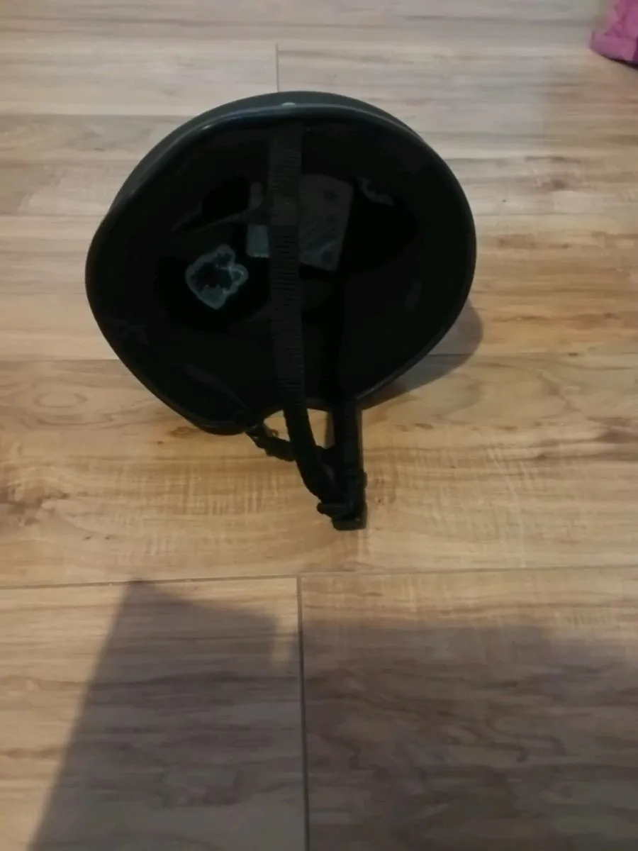 Horse riding helmet - Image 1
