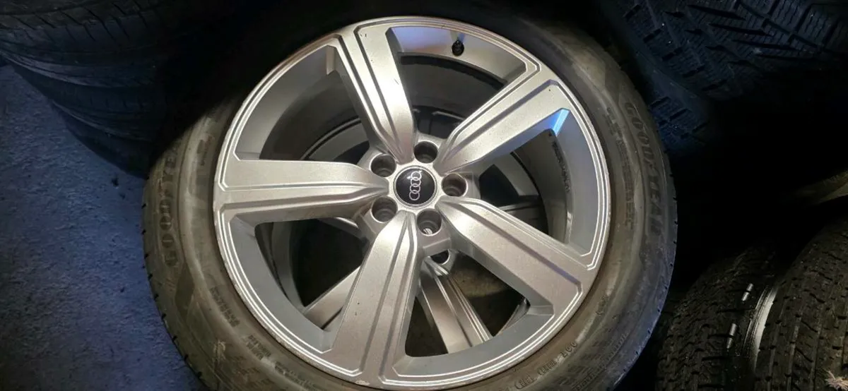 Genuine 20" Audi alloys - Image 1