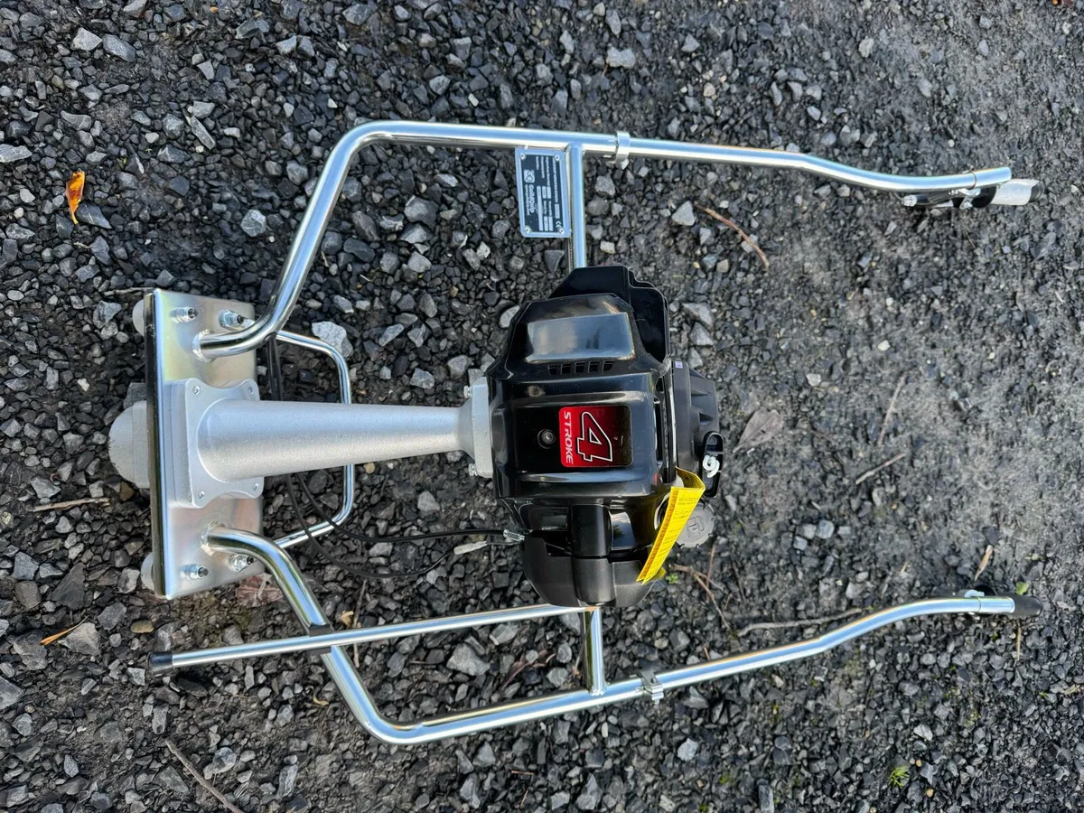 Concrete Power screed Honda - Image 1