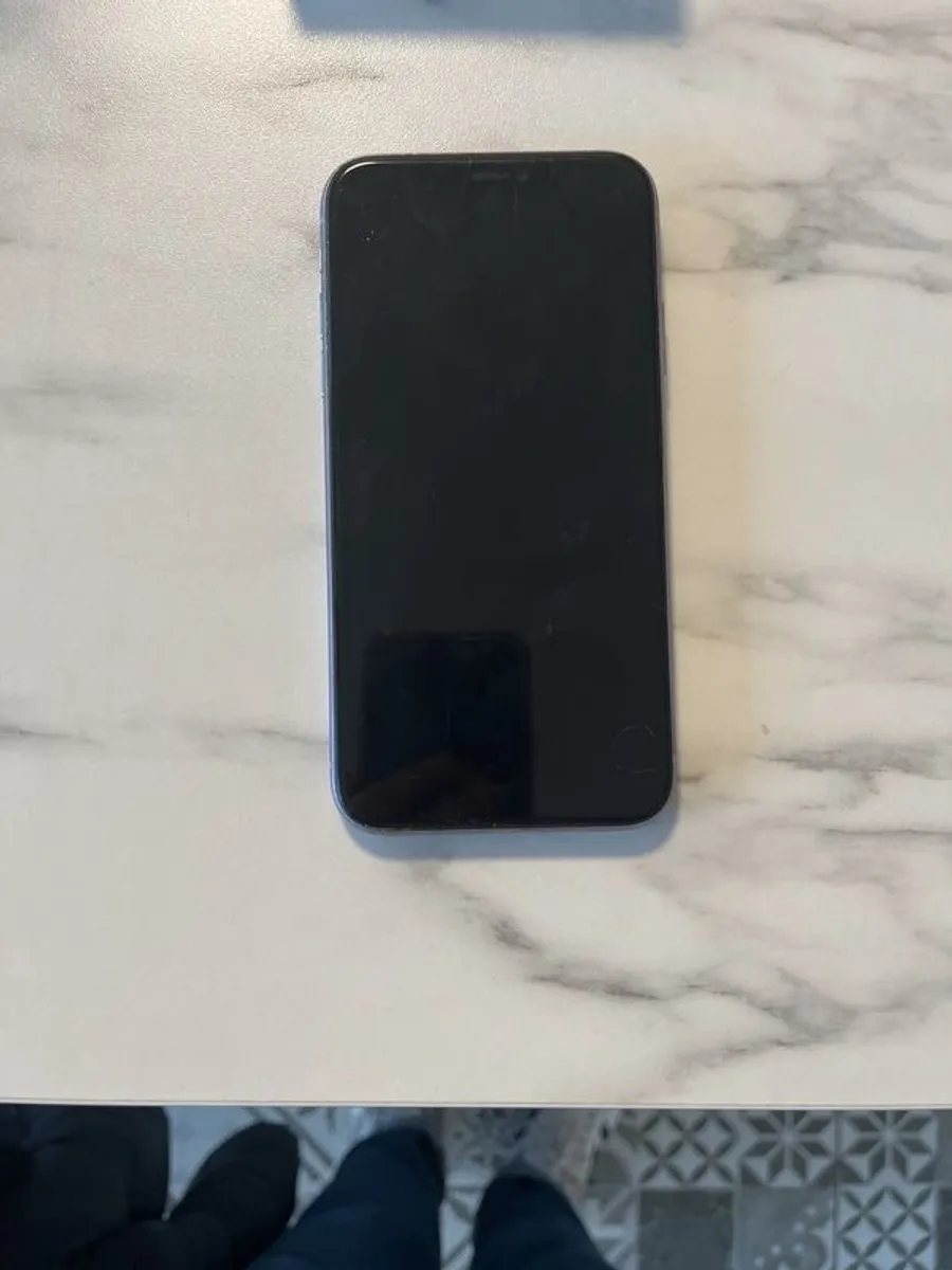 iPhone 11 unlocked - Image 1